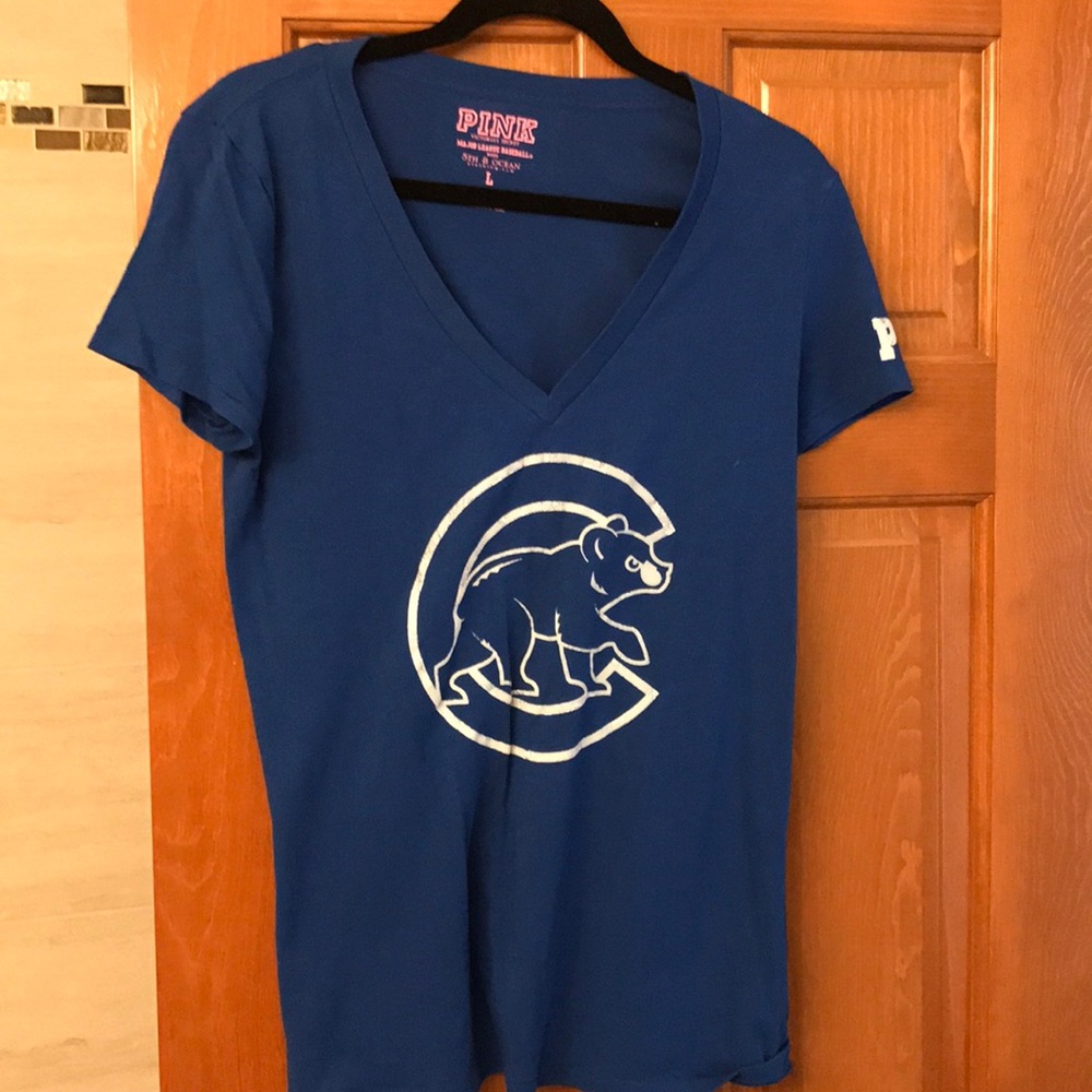 PINK Chicago Cubs Vneck